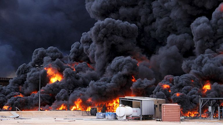 تعرضت منشآت نفطية في ليبيا لهجمات